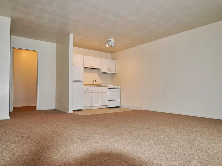 1150 Mount Hope Ave — Photo 7
