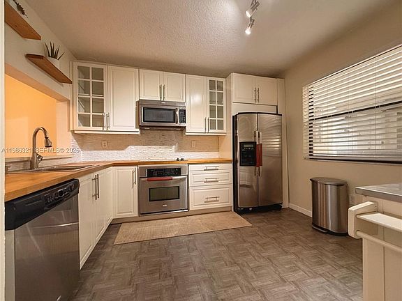 3rd image of 511 Ives Dairy Rd Unit 3016