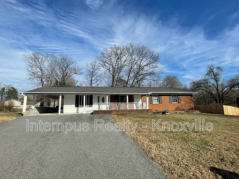3 bed, 2.0 bath, 1776 sqft, $2,300 — Photo 2