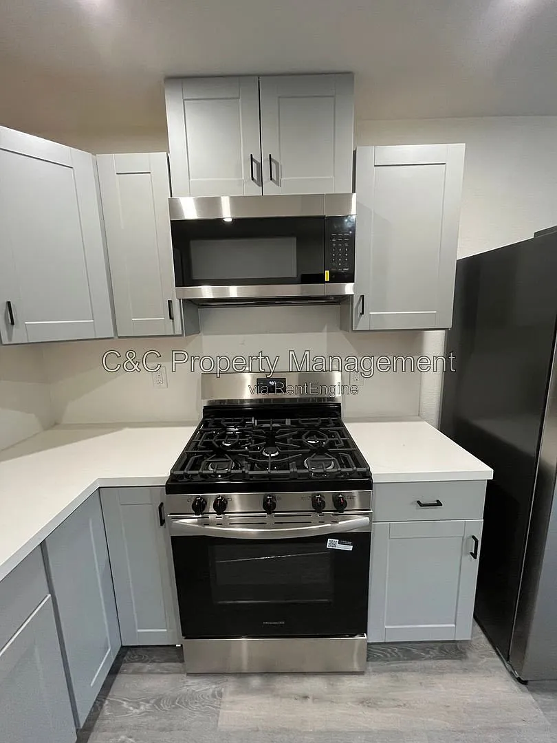 3 bed, 1.0 bath, 1000 sqft, $3,570 — Photo 3