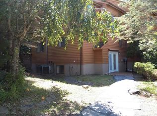 5 Edelweiss Dr, Woodridge, NY