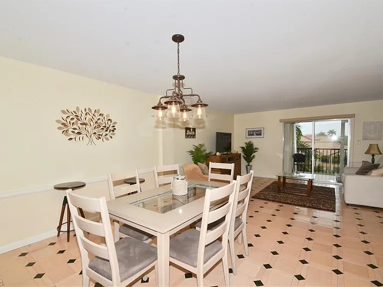555 Park Shore Dr #B-309 — Photo 6