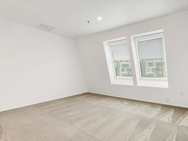 Kearney Court Apartments — Photo 16