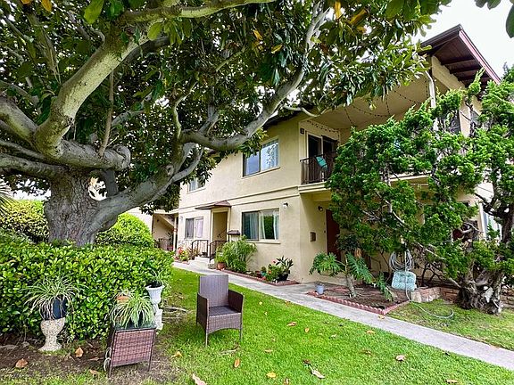 2nd image of 325 Calle Miramar #1