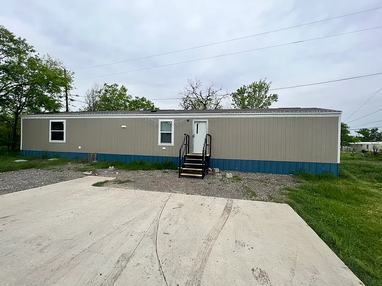133 Old Bastrop Rd #E — Photo 5