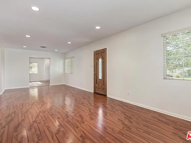17322 Martha St — Photo 5