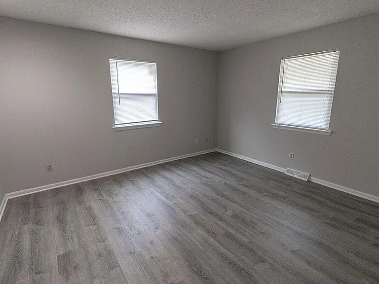 1913 Greenleaves Ct — Photo 22