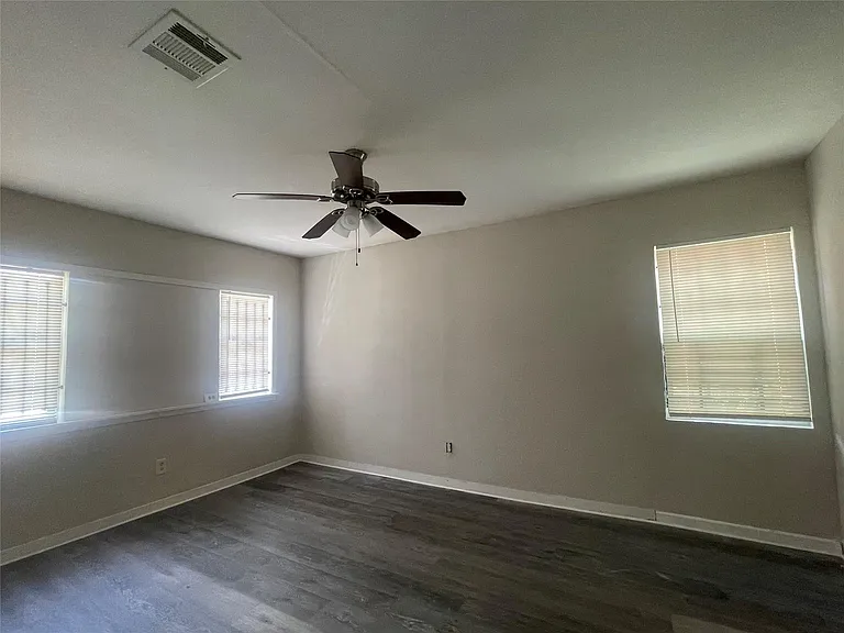 10509 Fairland Dr — Photo 4