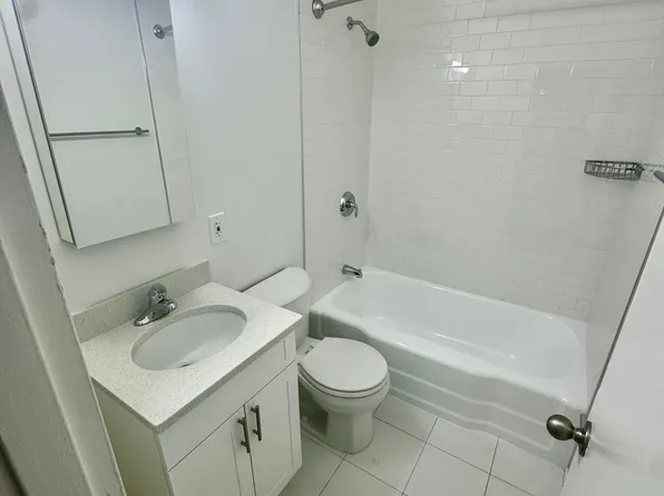 2800 Coyle Street image 1 of 10