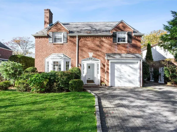 17 Wyatt Road, Garden City, NY 11530