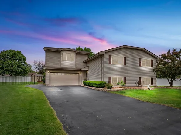 711 Lake Ct, New Lenox, IL 60451