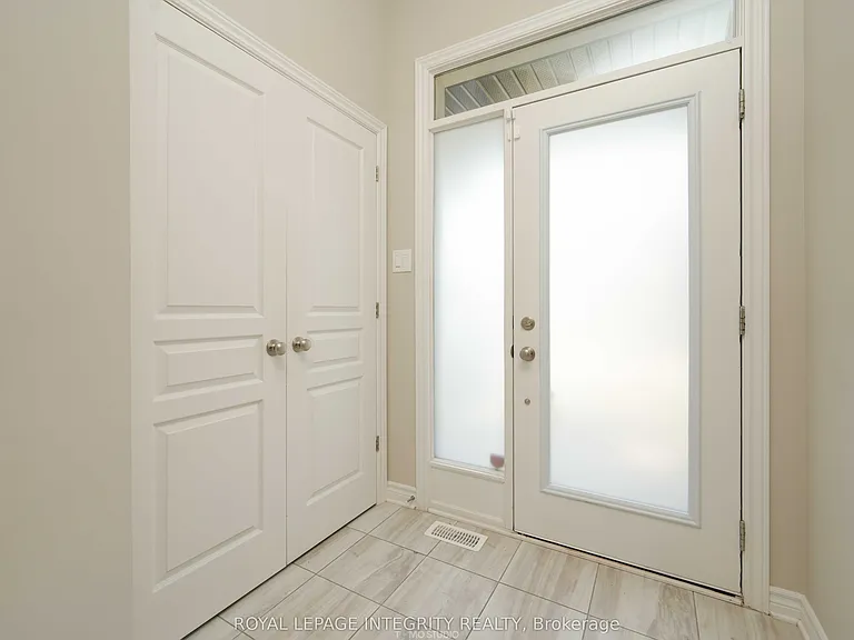 446 Markdale Ter — Photo 2