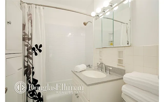 Sold by Douglas Elliman | media 21