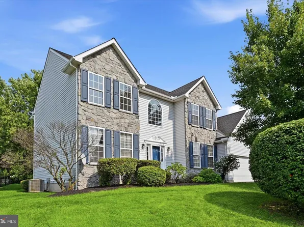 37 Mystery Rose Ln, West Grove, PA 19390
