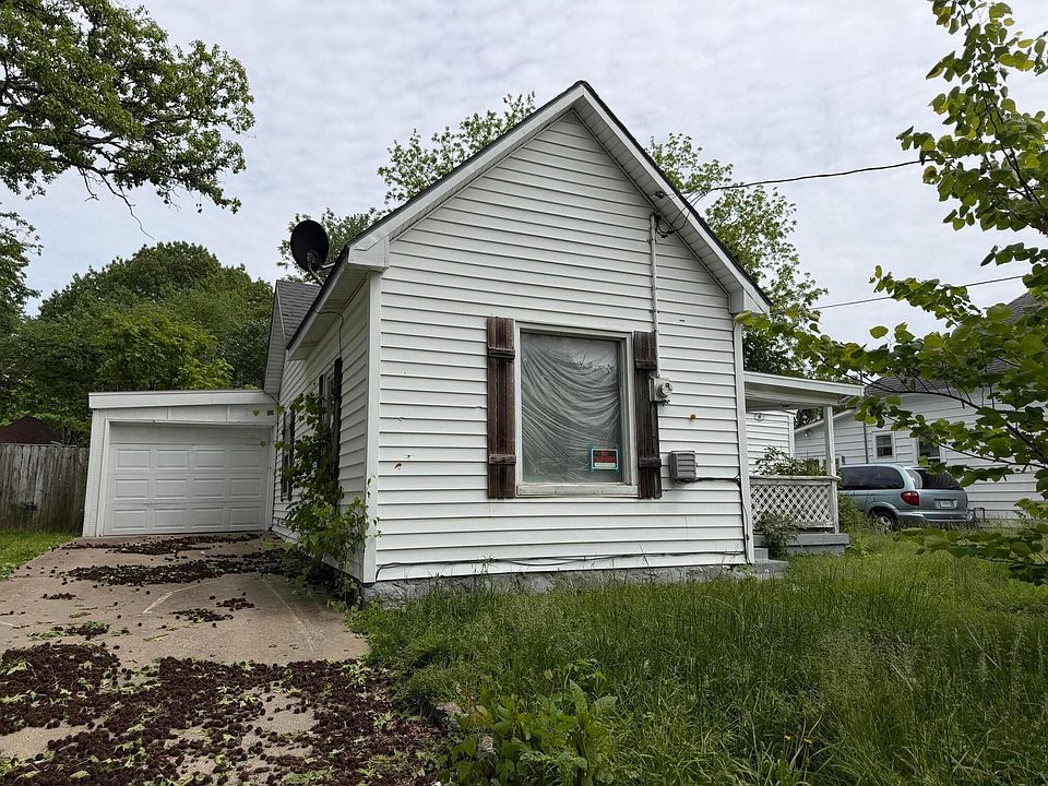 2nd image of 2214 N Travis Avenue