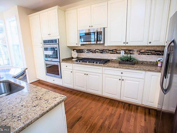 3rd image of 20934 Cohasset Ter