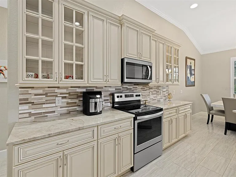 340 McCabe St — Photo 12