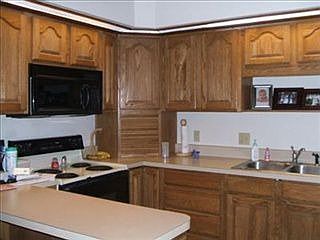3rd image of 115 Oxford Dr