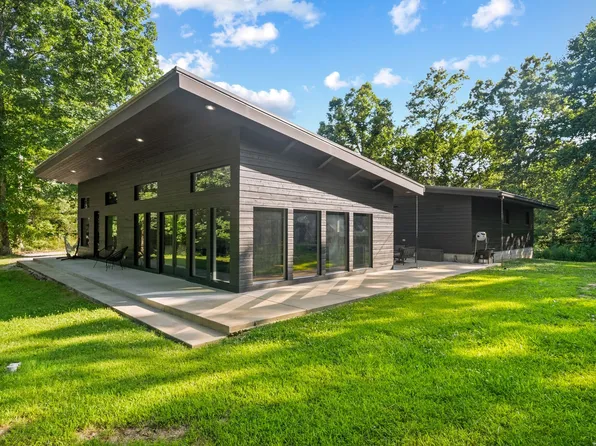 180 Meadowbrook Dr, Hampshire, TN 38461