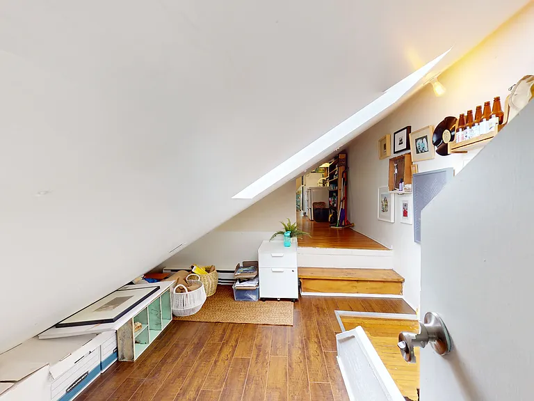 219 Bathurst St #3 — Photo 11