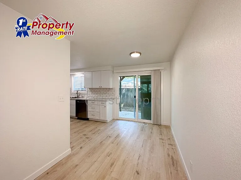 3205 W Rose Hill St — Photo 5