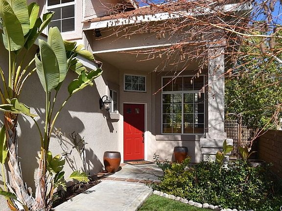 LARGE COVERED FRONT ENTRY - Welcoming fresh red do