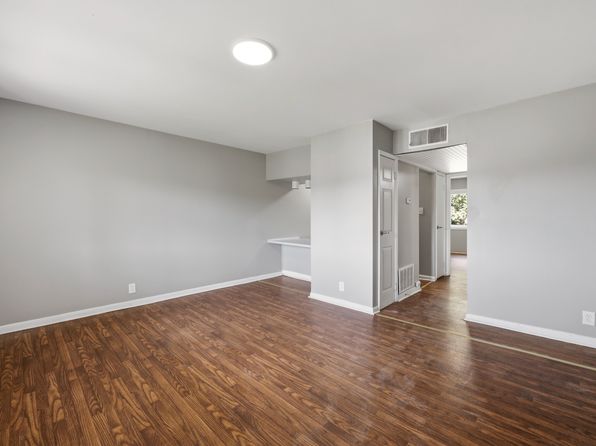 1805 Oxford Cir