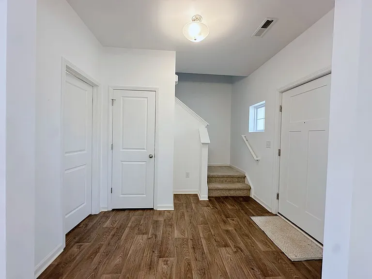 1060 Gibson Rd — Photo 4
