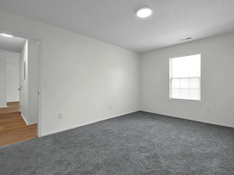 Coventry Apartments — Photo 19