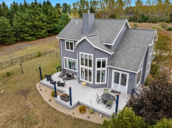 6536 Indian Hill Rd, Honor, MI 49640