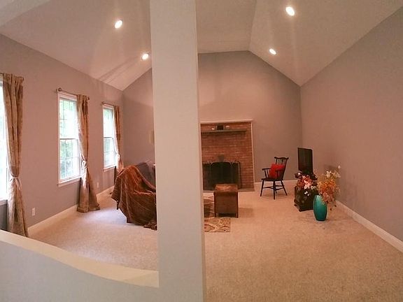 4th image of 144 Oak Hill Dr