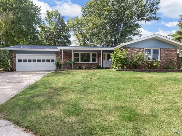 9 Mallard Ct, Saint Charles, MO 63301