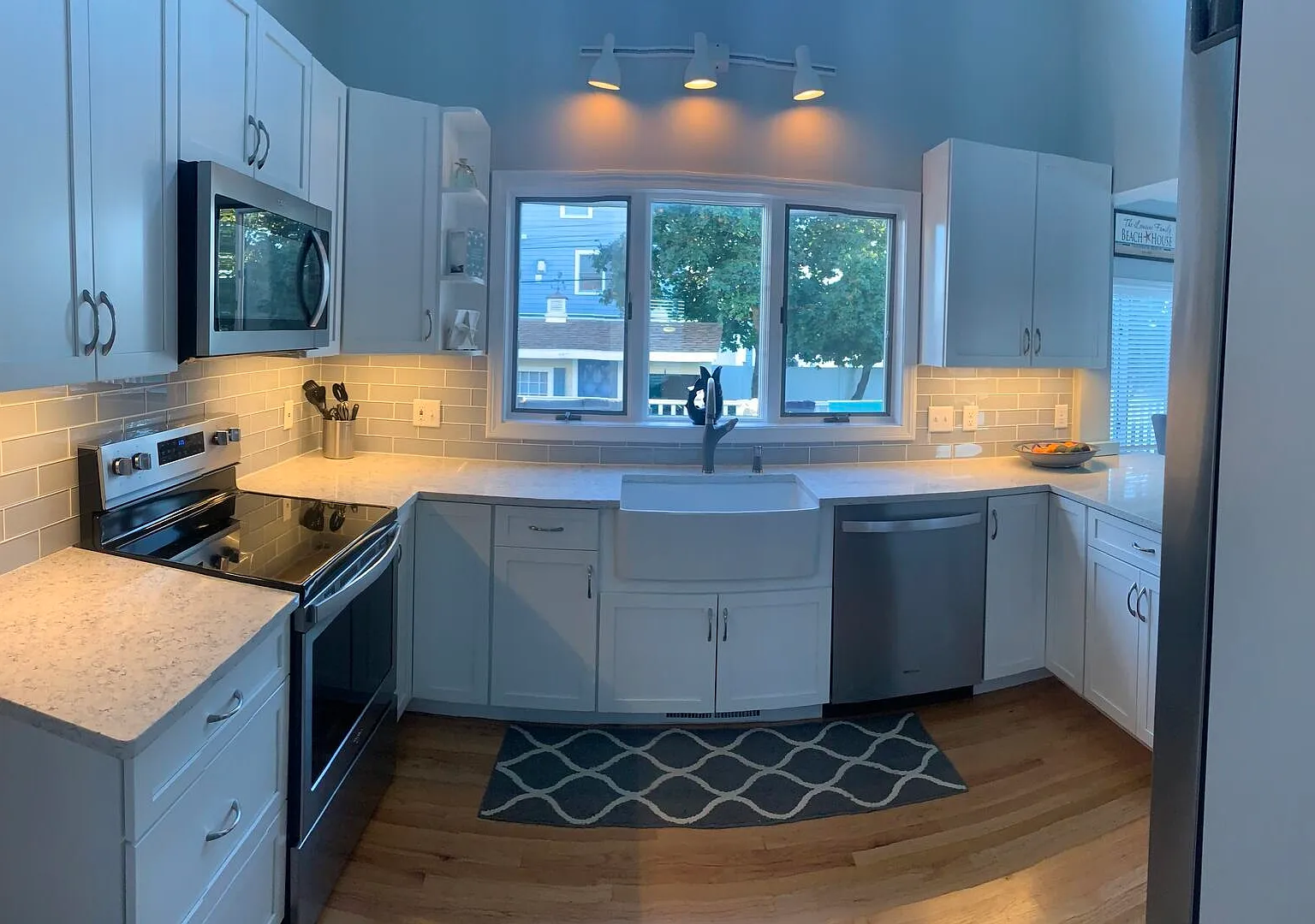 3 bed, 2.0 bath, 3112 sqft, $3,500 — Photo 3