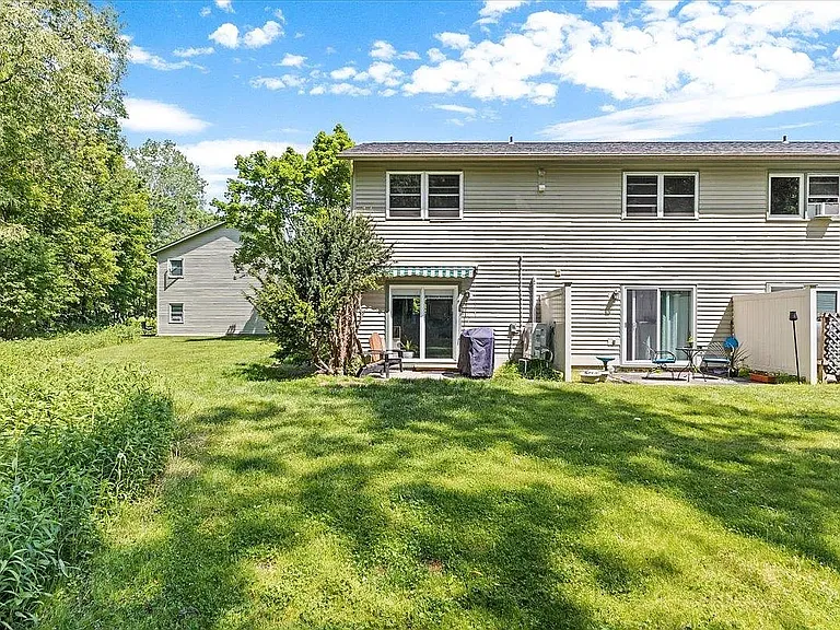 37 Densmore Dr — Photo 24