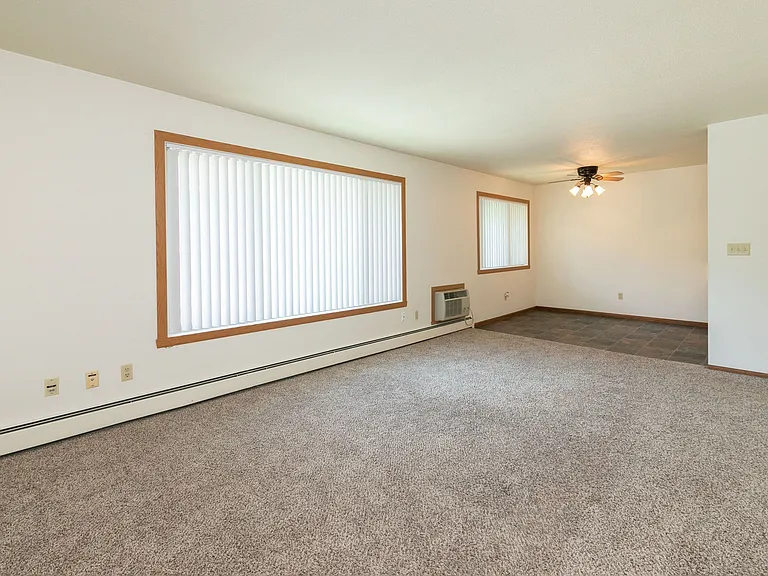 Fargo, ND Islander Apartments | Living