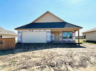612 Crockett Dr, Cleburne, TX 76033