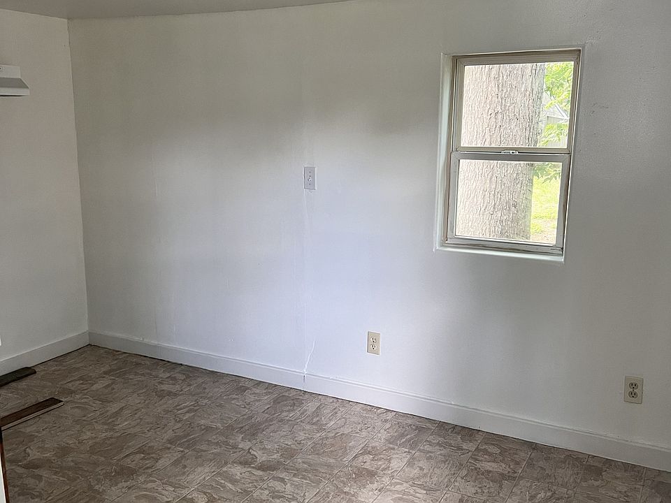 other side of the kitchen