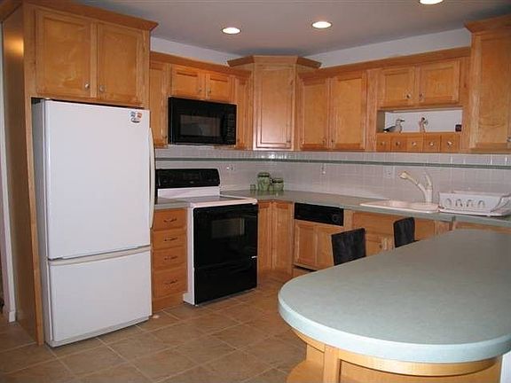 2nd image of 383 43rd Pl APT 11