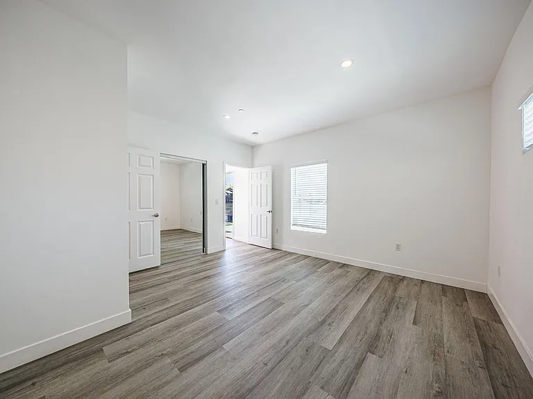 3015 Alsace Ave — Photo 84