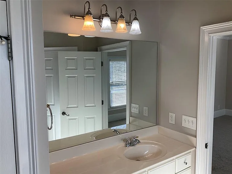 6193 Spalding Dr — Photo 28