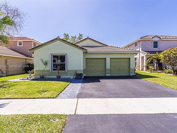 5th image of 19270 NW 22nd St