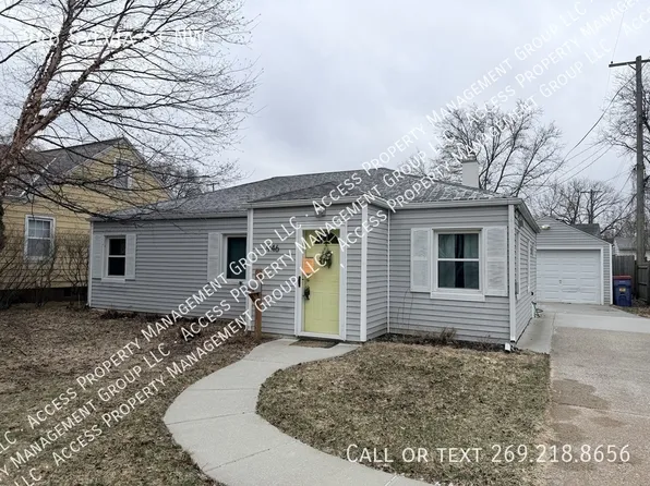 946 Sylvia St NW, Grand Rapids, MI 49504