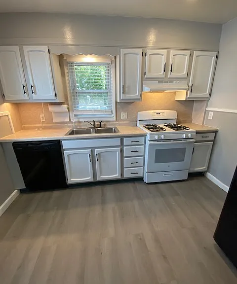 942 Frederick Ave NW — Photo 16