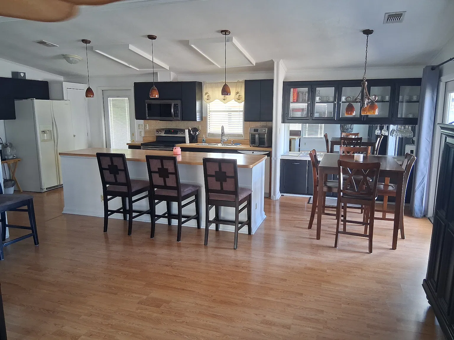 2 bed, 1234 sqft, $2,800 — Photo 2