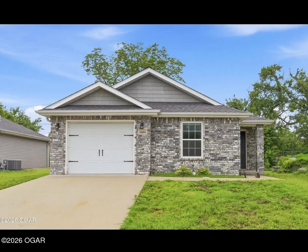 2 bed, 2.0 bath, 1145 sqft, $1,385 — Photo 1