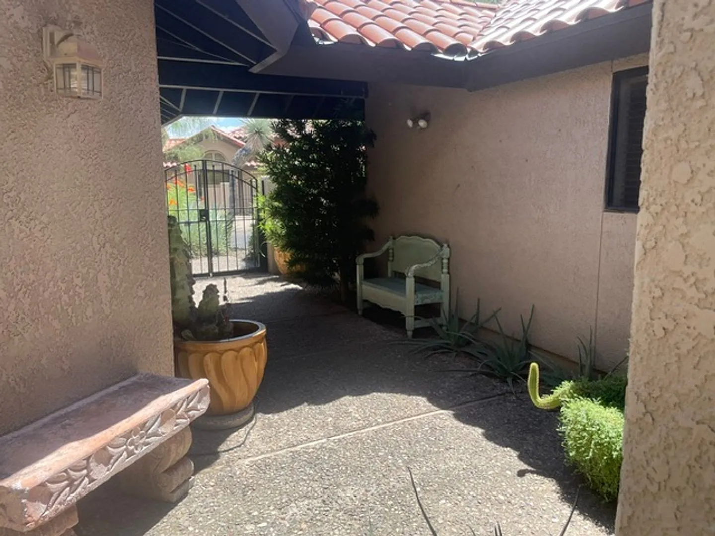 Beautiful home in gated community — Photo 3