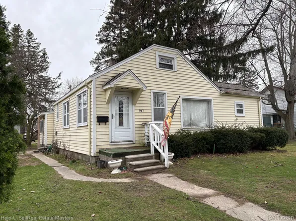 947 Waterloo St, Saint Clair, MI 48079