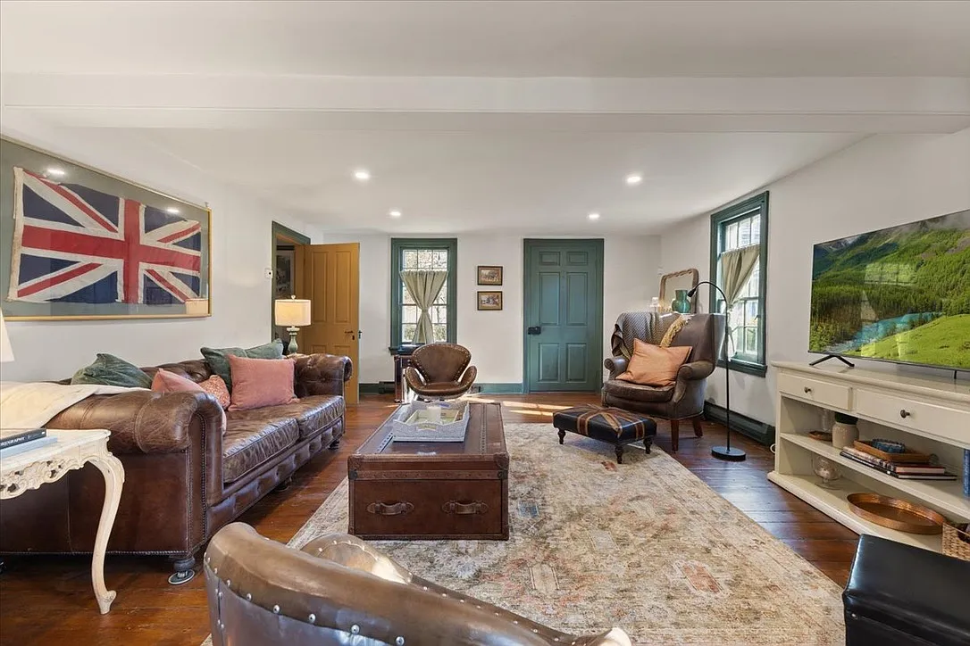 3 bed, 1.5 bath, 1632 sqft, $4,000 — Photo 2