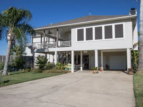 3919 Navarro Dr, Galveston, TX 77554