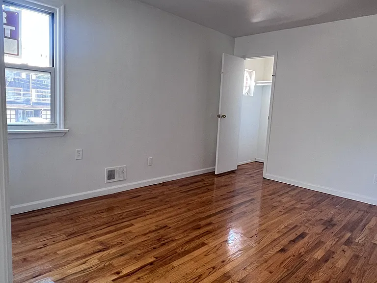 40 Bradley Ave #3 — Photo 2